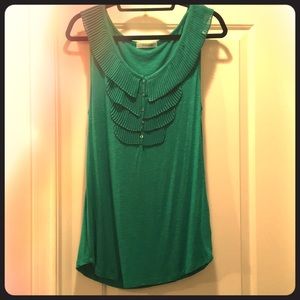 Cute kelly green top!